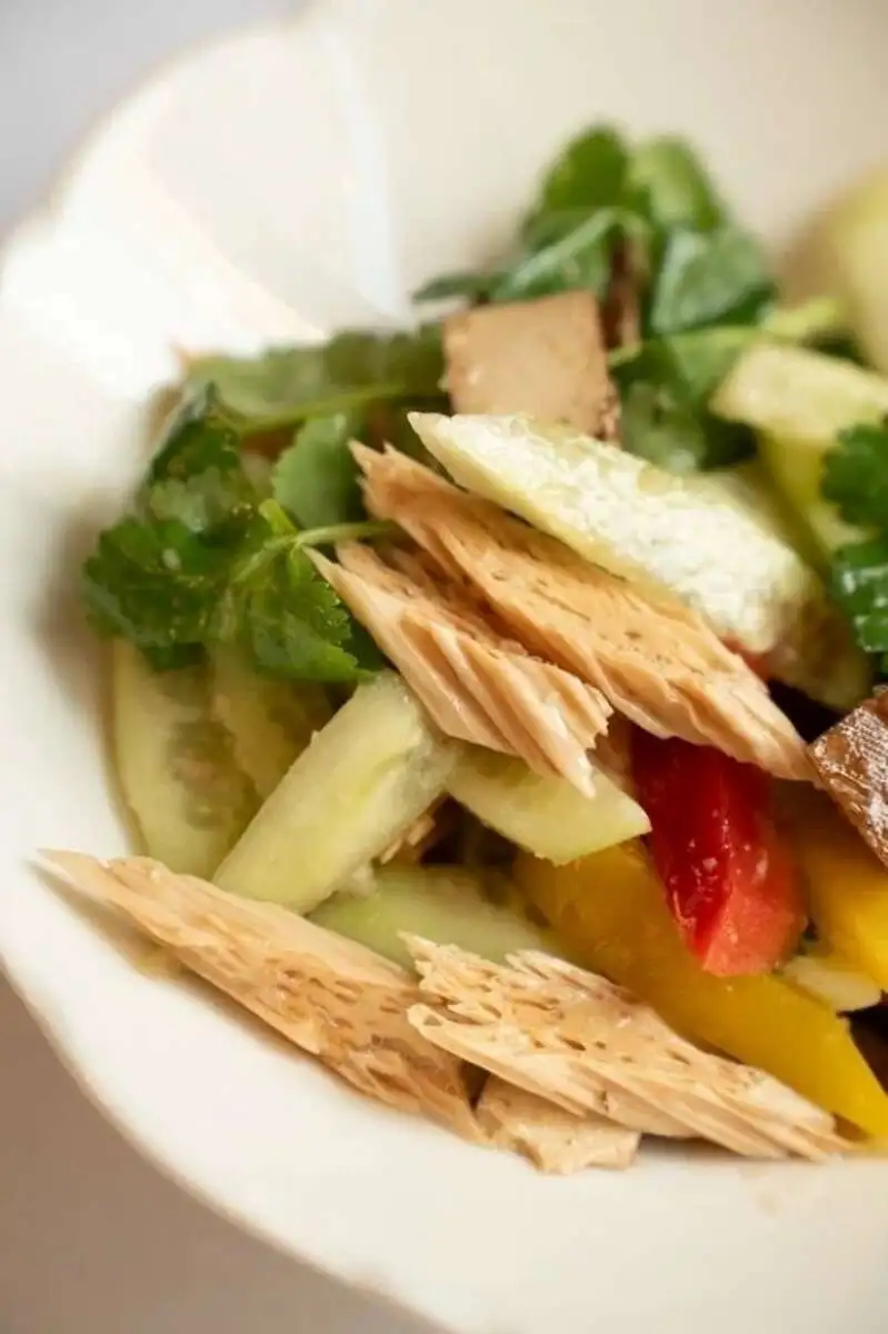 САЛАТ СО СПАРЖЕЙ И ТОФУ 