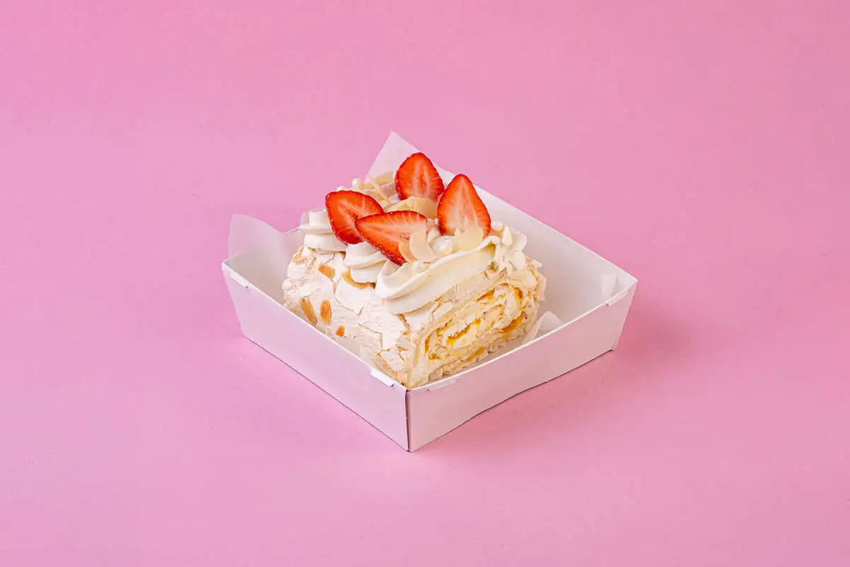 Меренговый рулет манго-маракуйя 