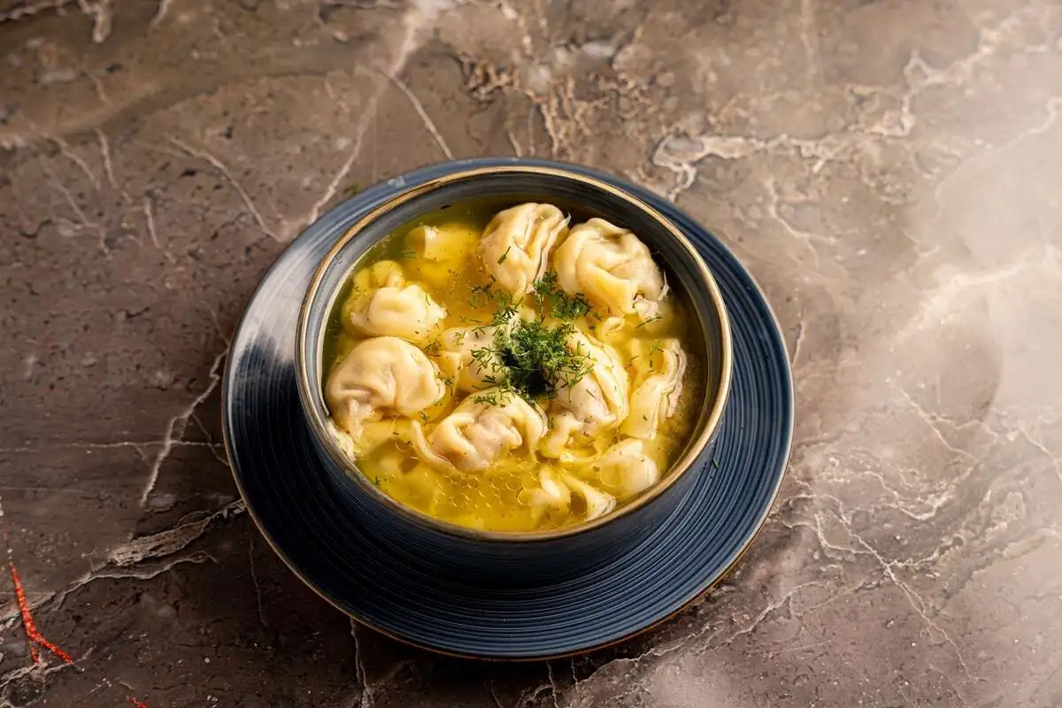 Пельмени с бульоном