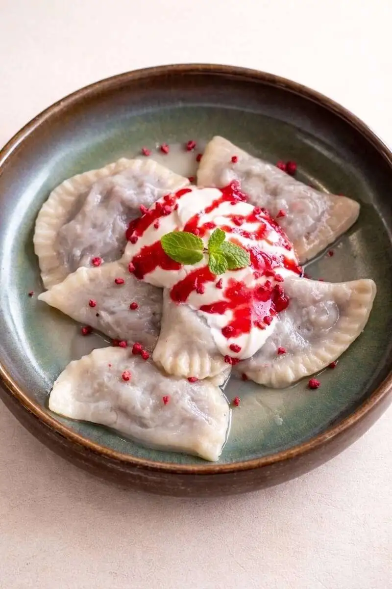  Вареники с клубникой