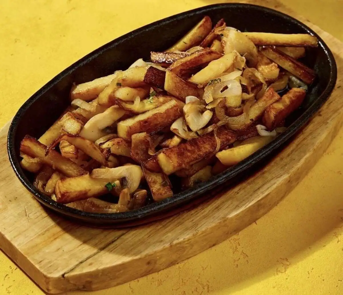 Жареный картофель с луком