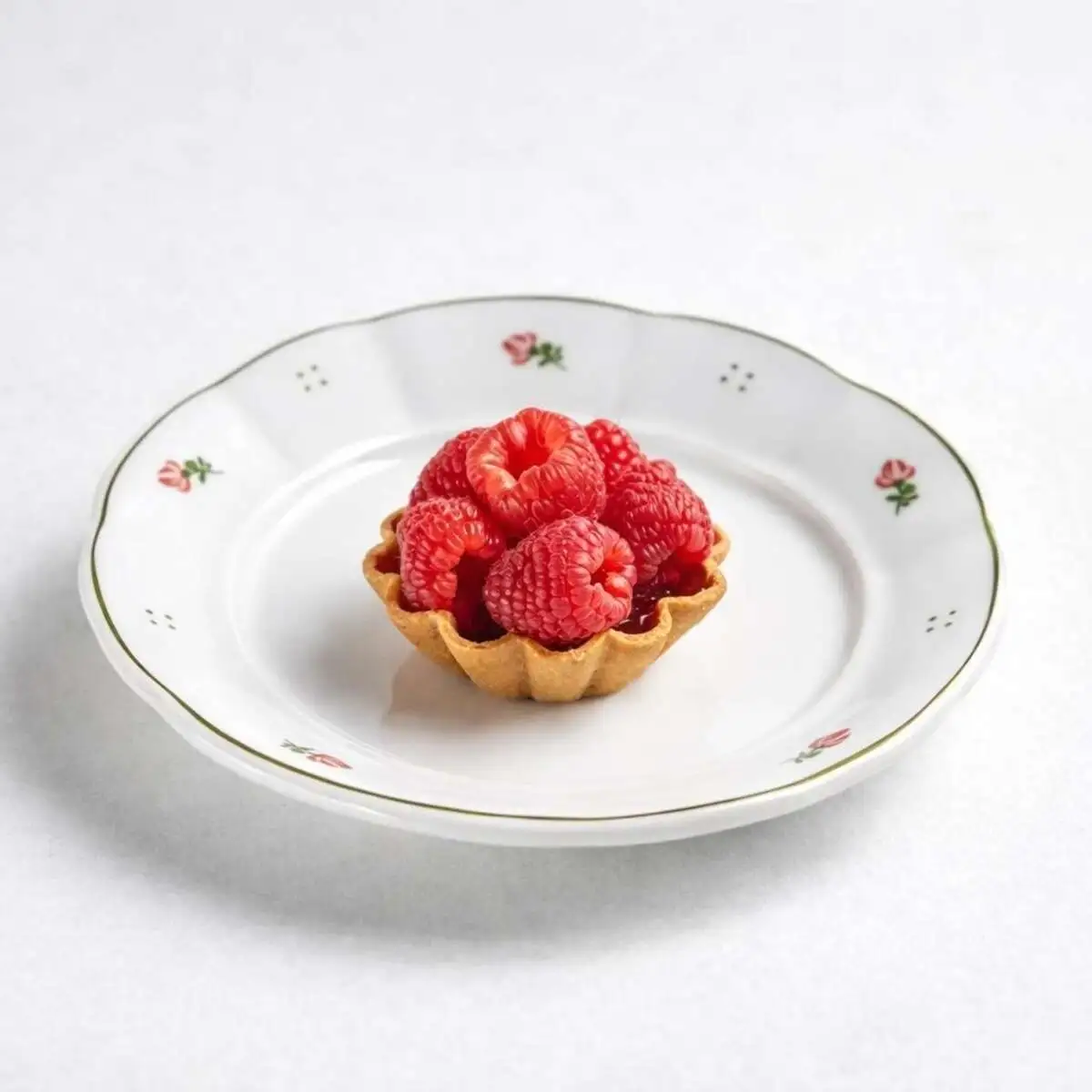 Тарталетка с малиной