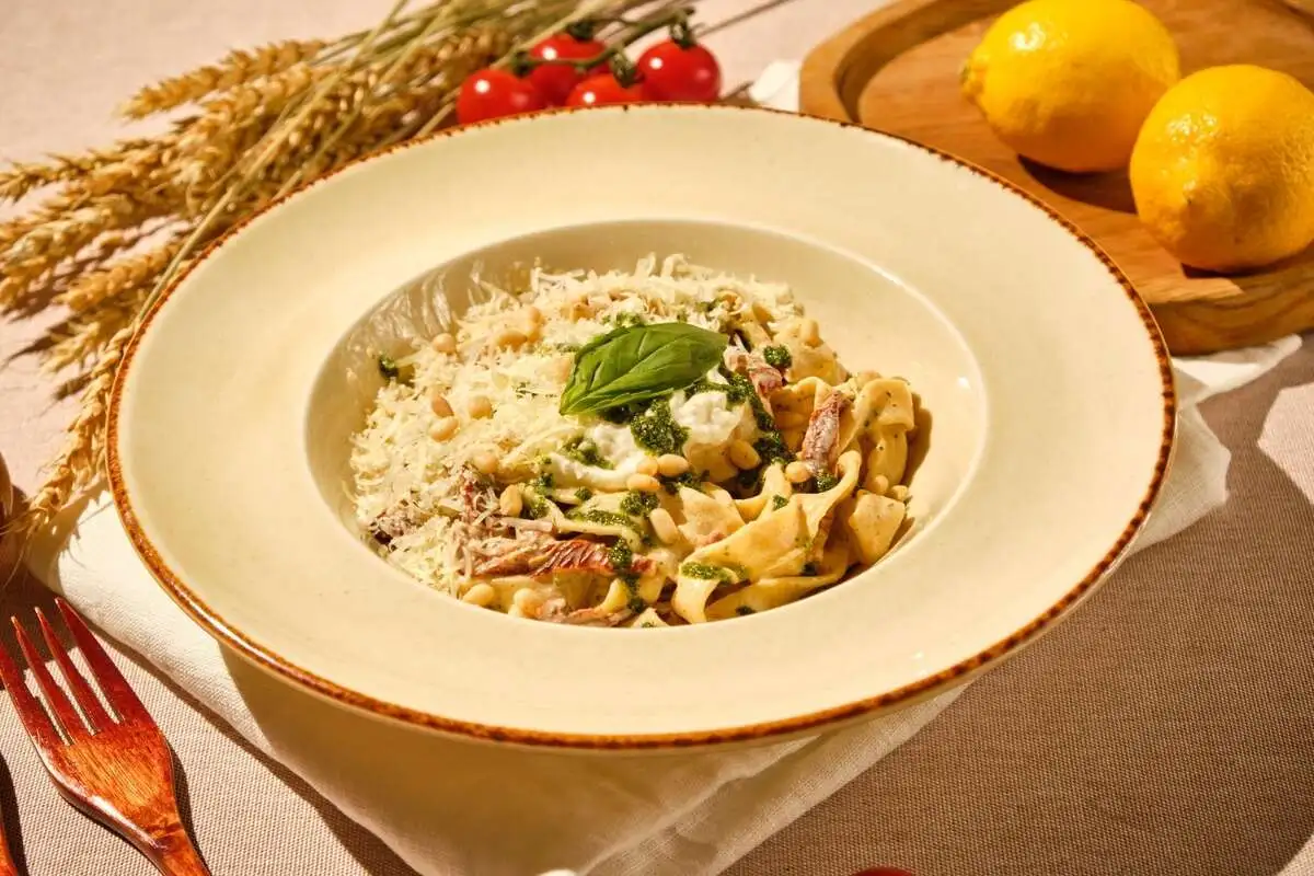 Паста с Песто и Страчателлой