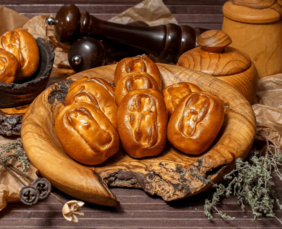 Пирожки с зелёным луком и яйцом