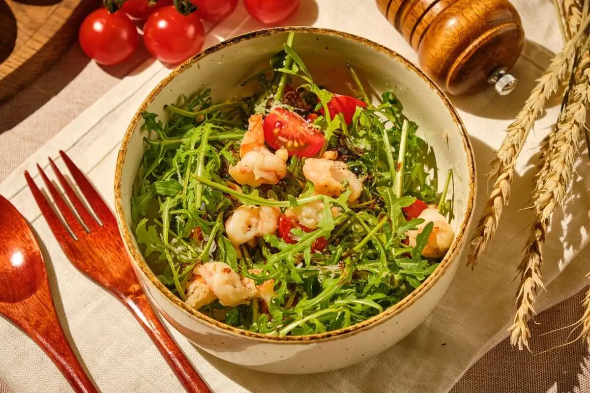 Салат с креветками