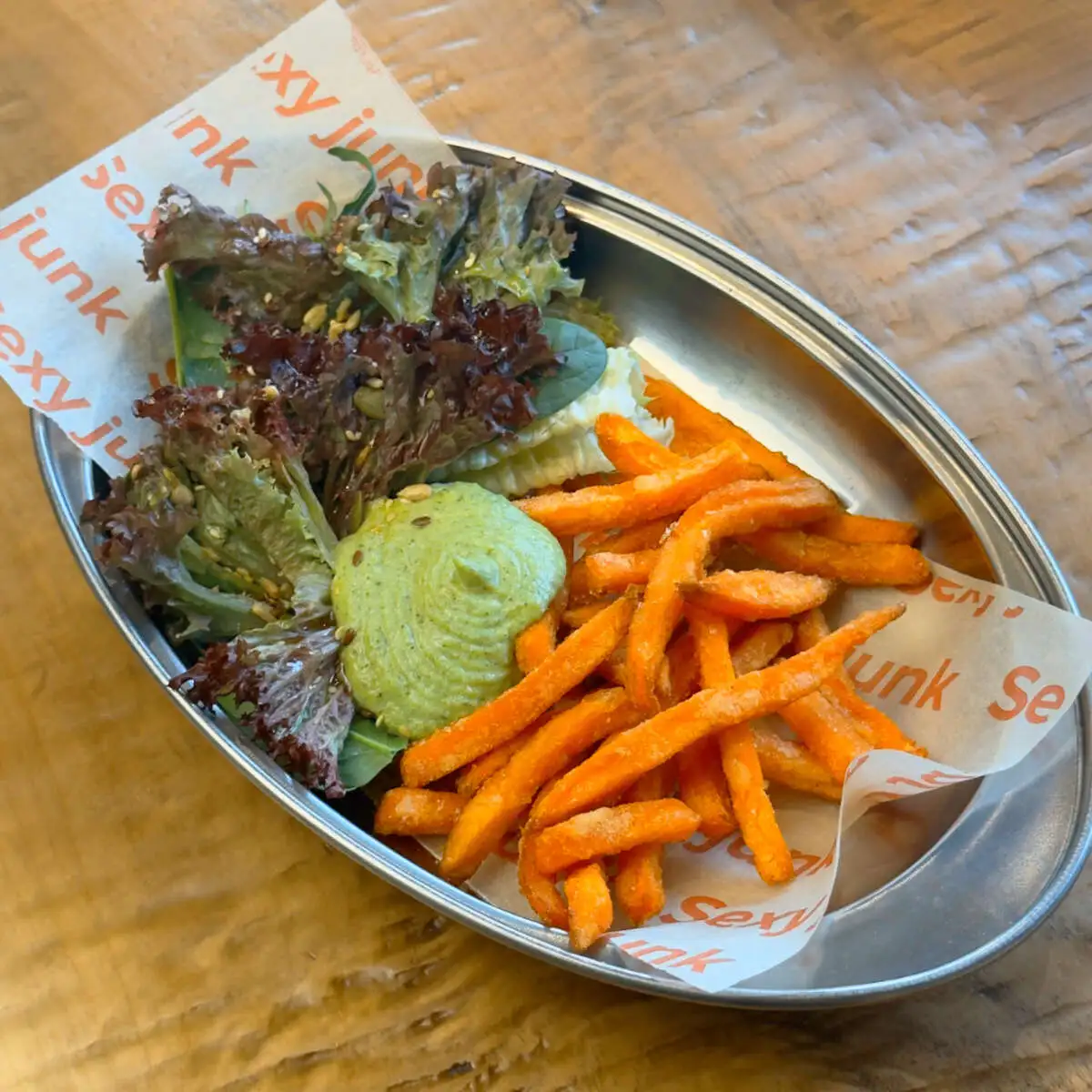 Батат фри с кремом брокколи и зеленым салатом