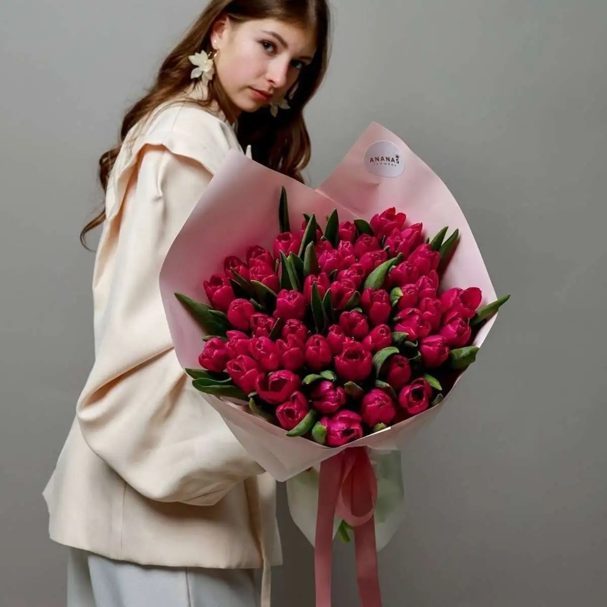 Монобукет из 51 малинового тюльпана