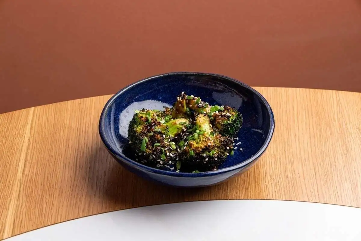 Брокколи в соусе черный перец