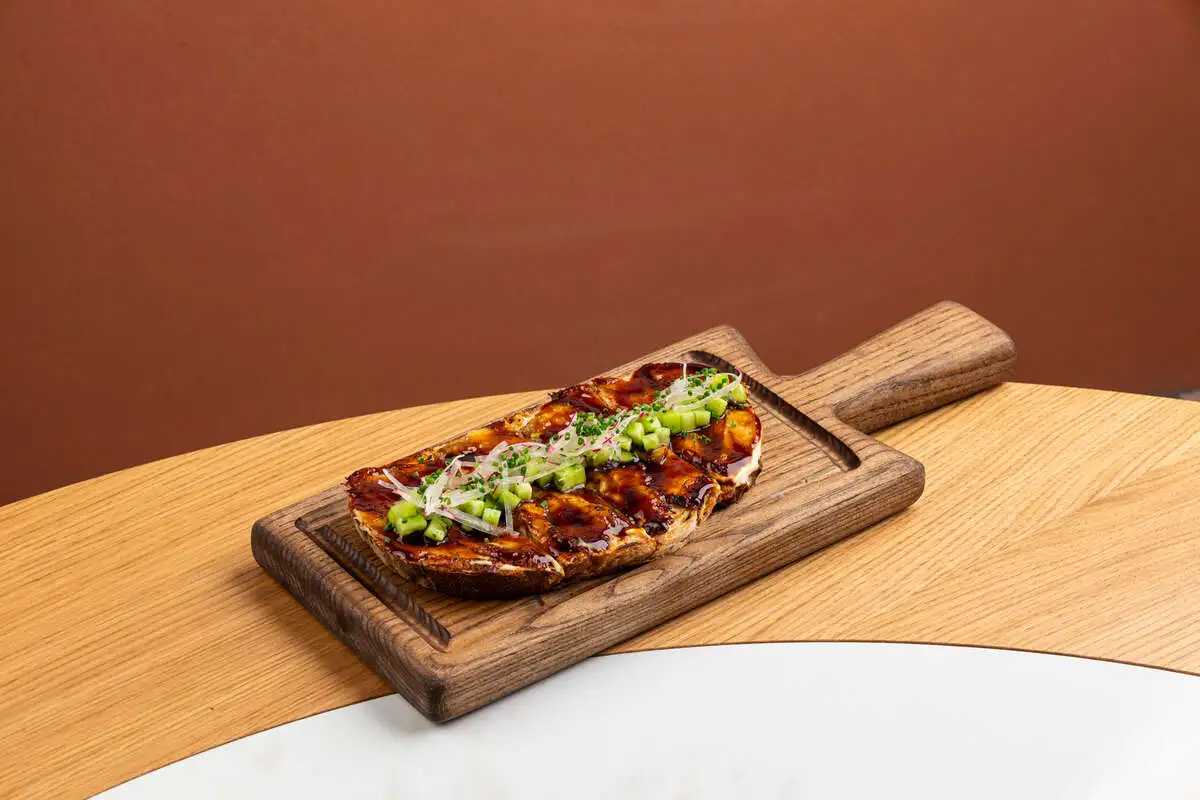 Смореброд угорь, овечий сыр, редис