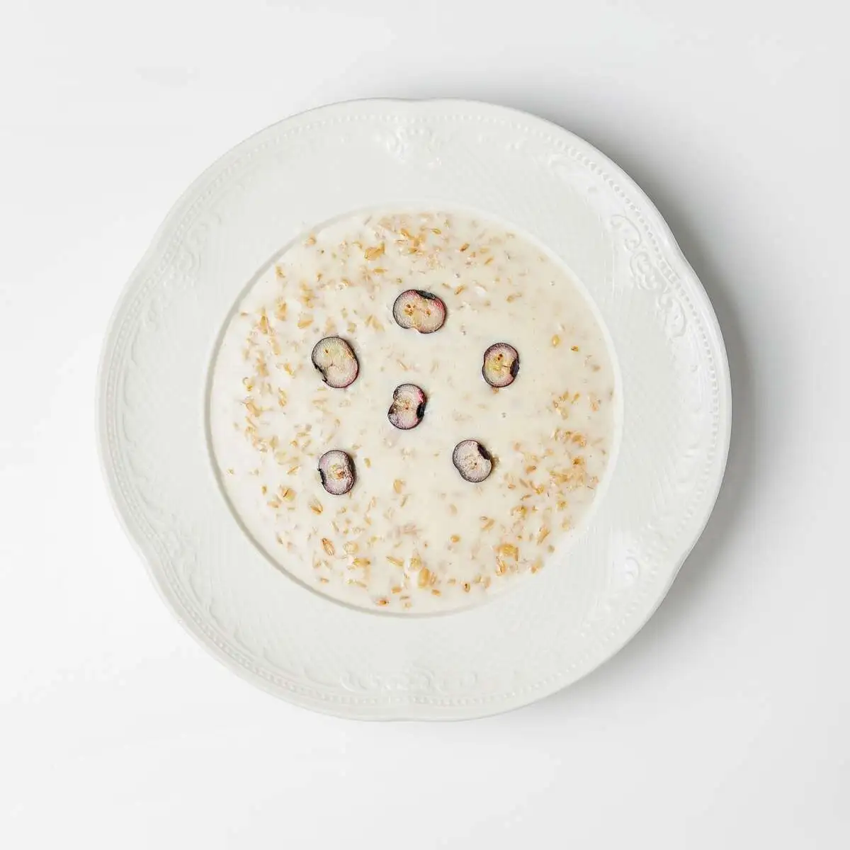 Каша овсяная с ягодами 