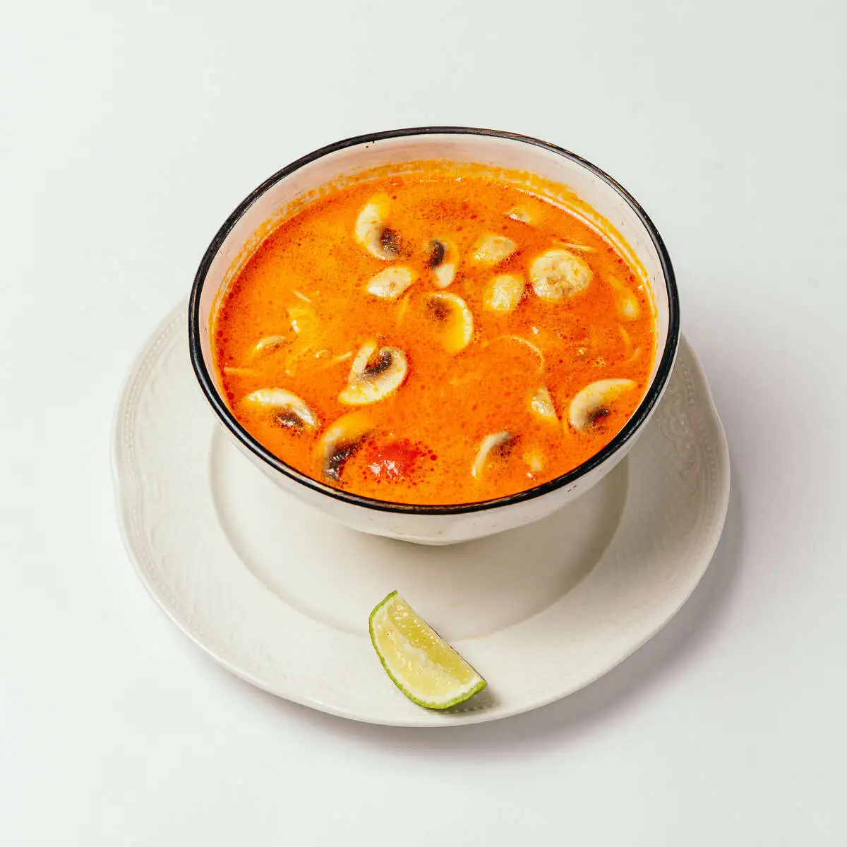 Пряный азиатский суп с морепродуктами