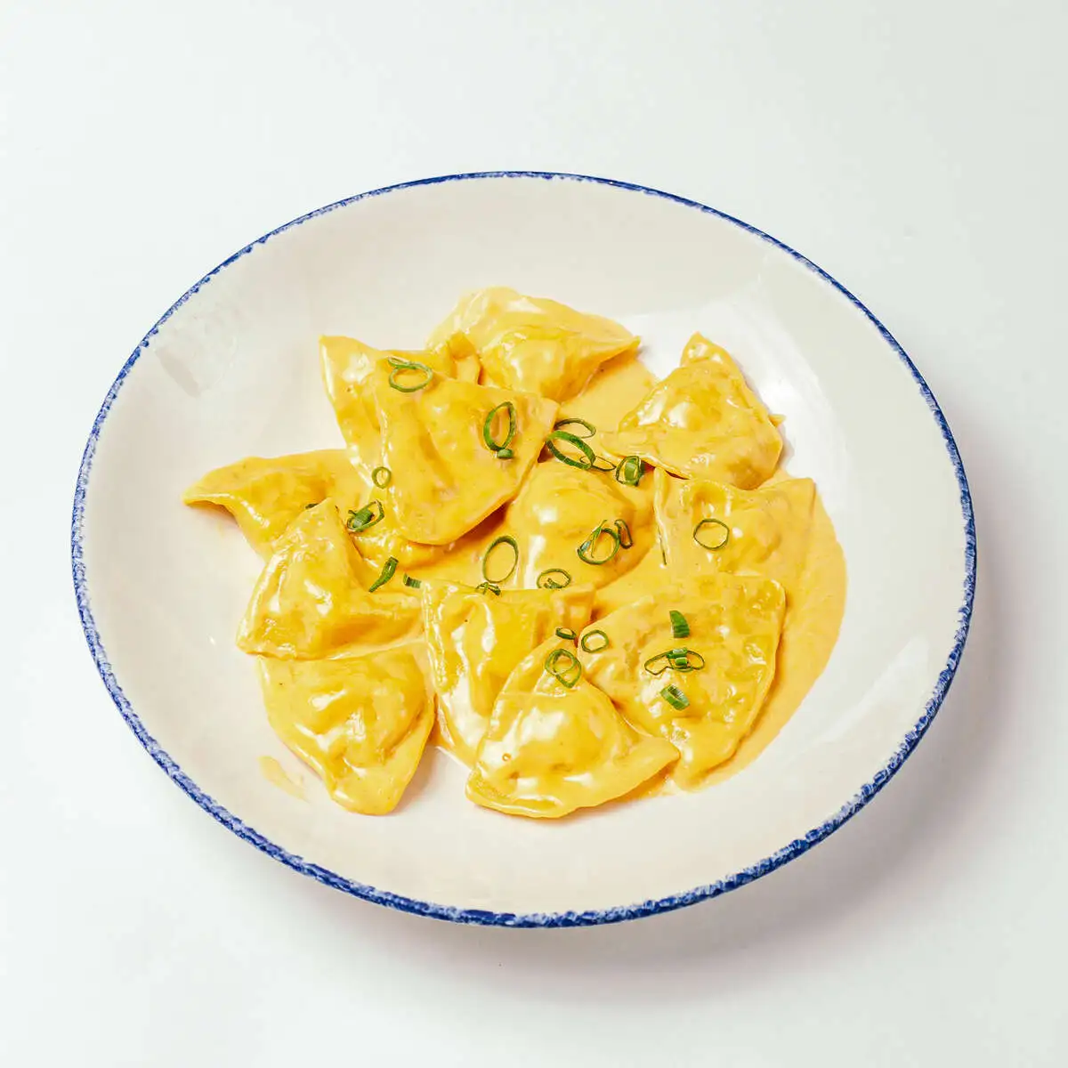 Равиолли с гребешком и креветкой в кокосовом соусе