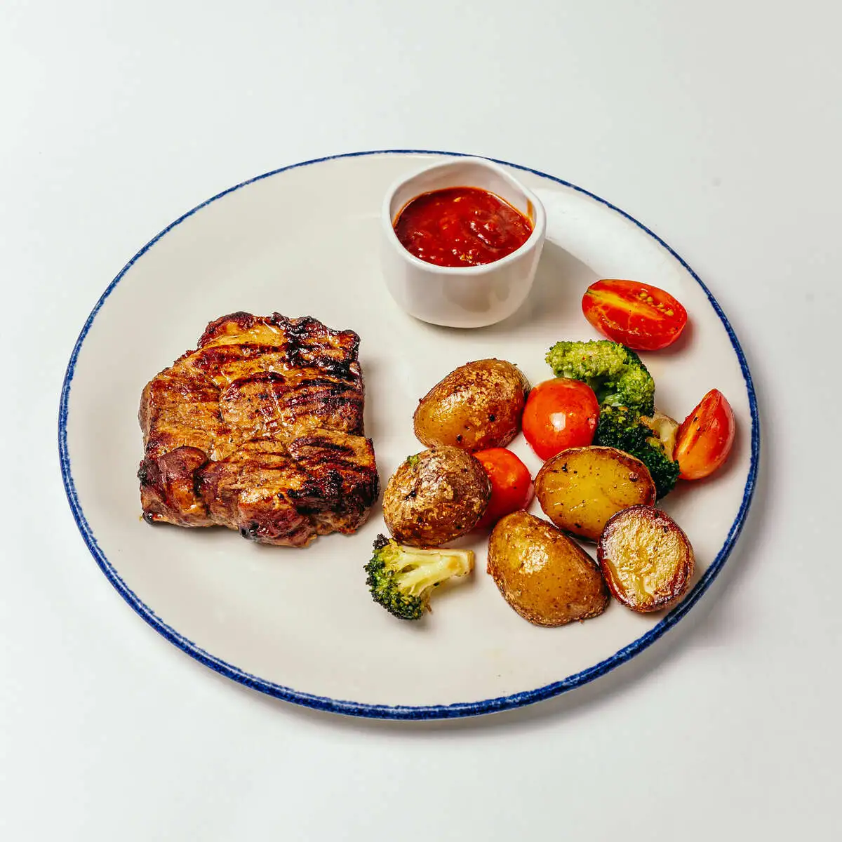 Стейк из свинины с бейби картофелем