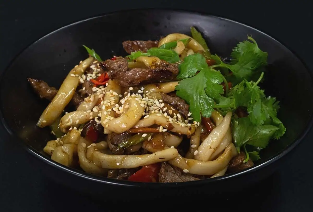 лапша УДОН С ГОВЯЖЬЕЙ ВЫРЕЗКОЙ