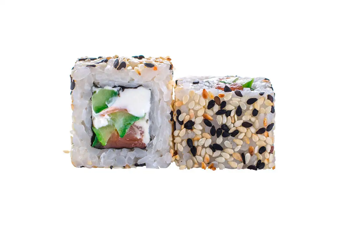 Ролл Урамаки с форелью Лови момент!