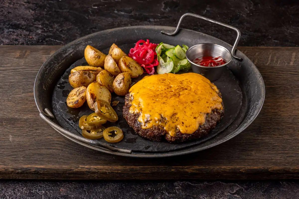 Котлета Буковски с сыром чеддер