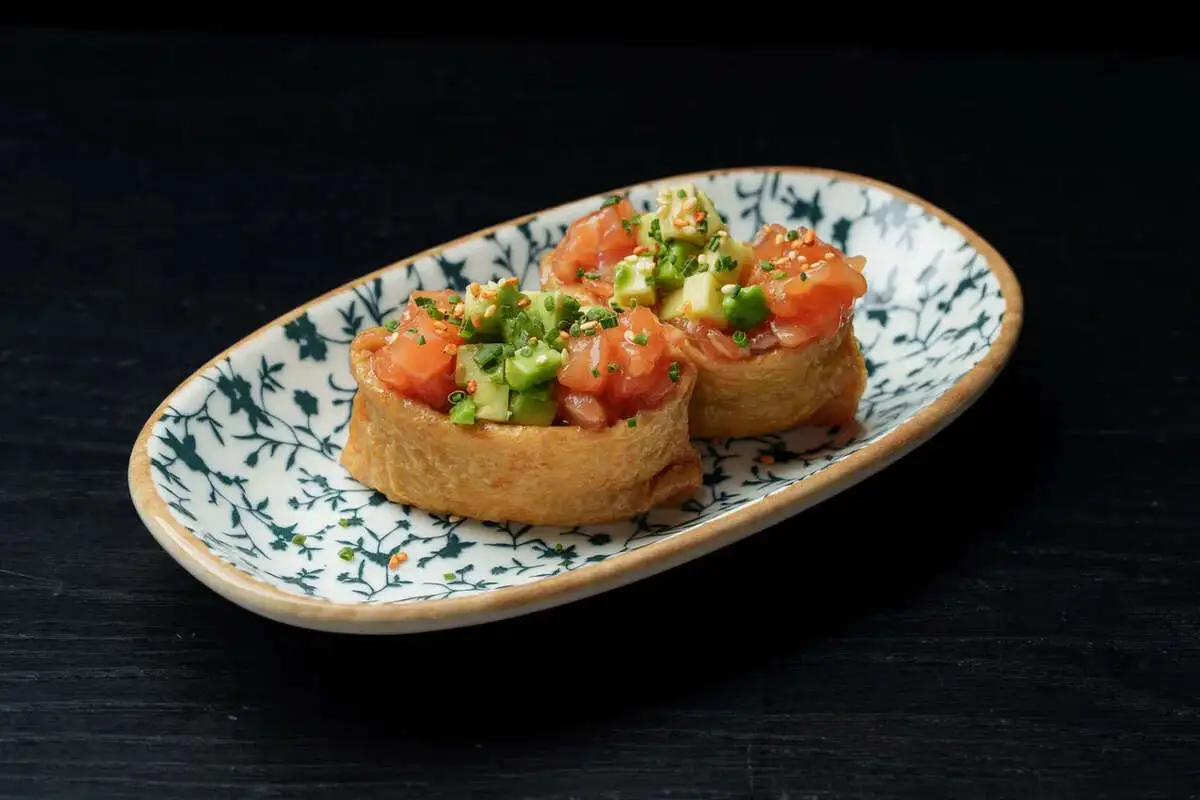 Инари тофу с лососем