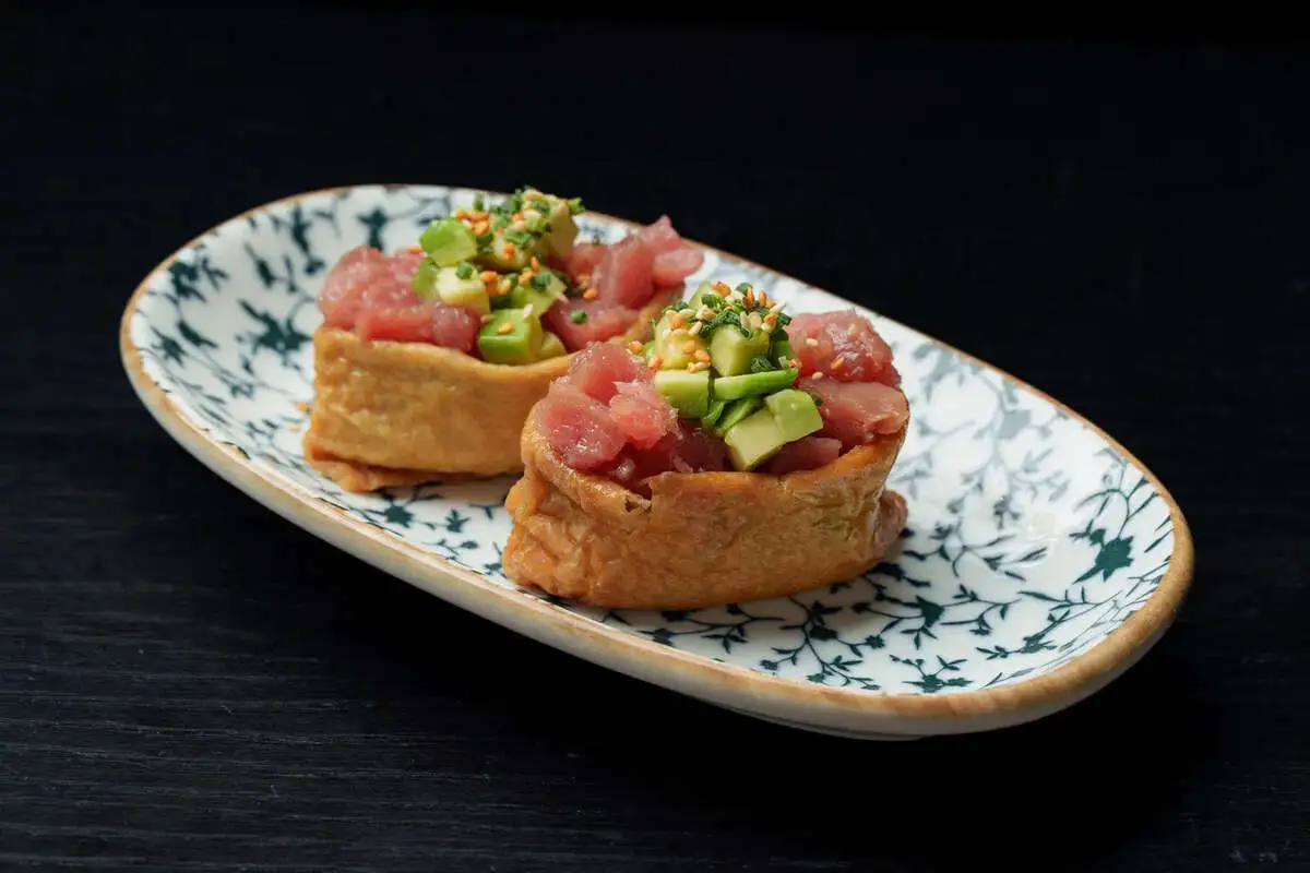 Инари тофу с тунцом