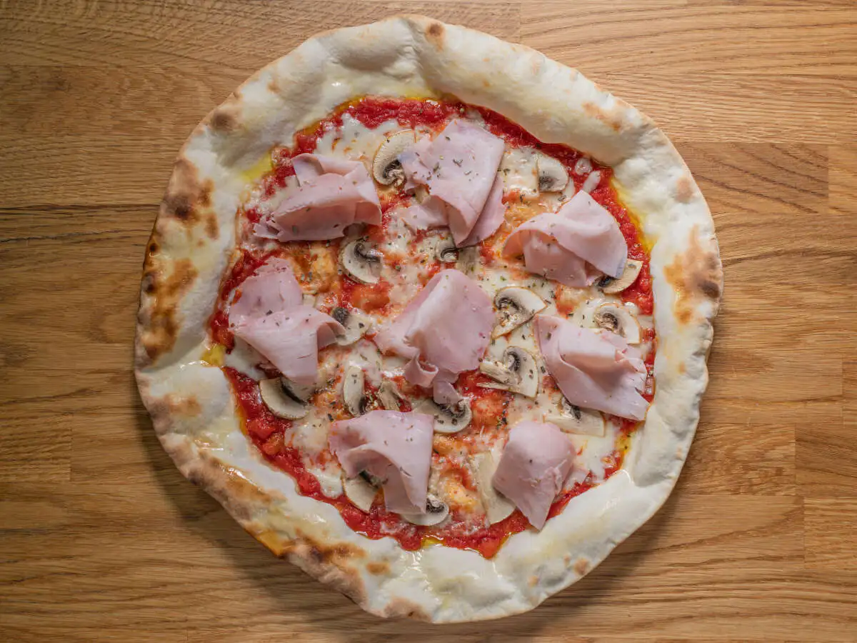 Ветчина и грибы на тончайшем тесте