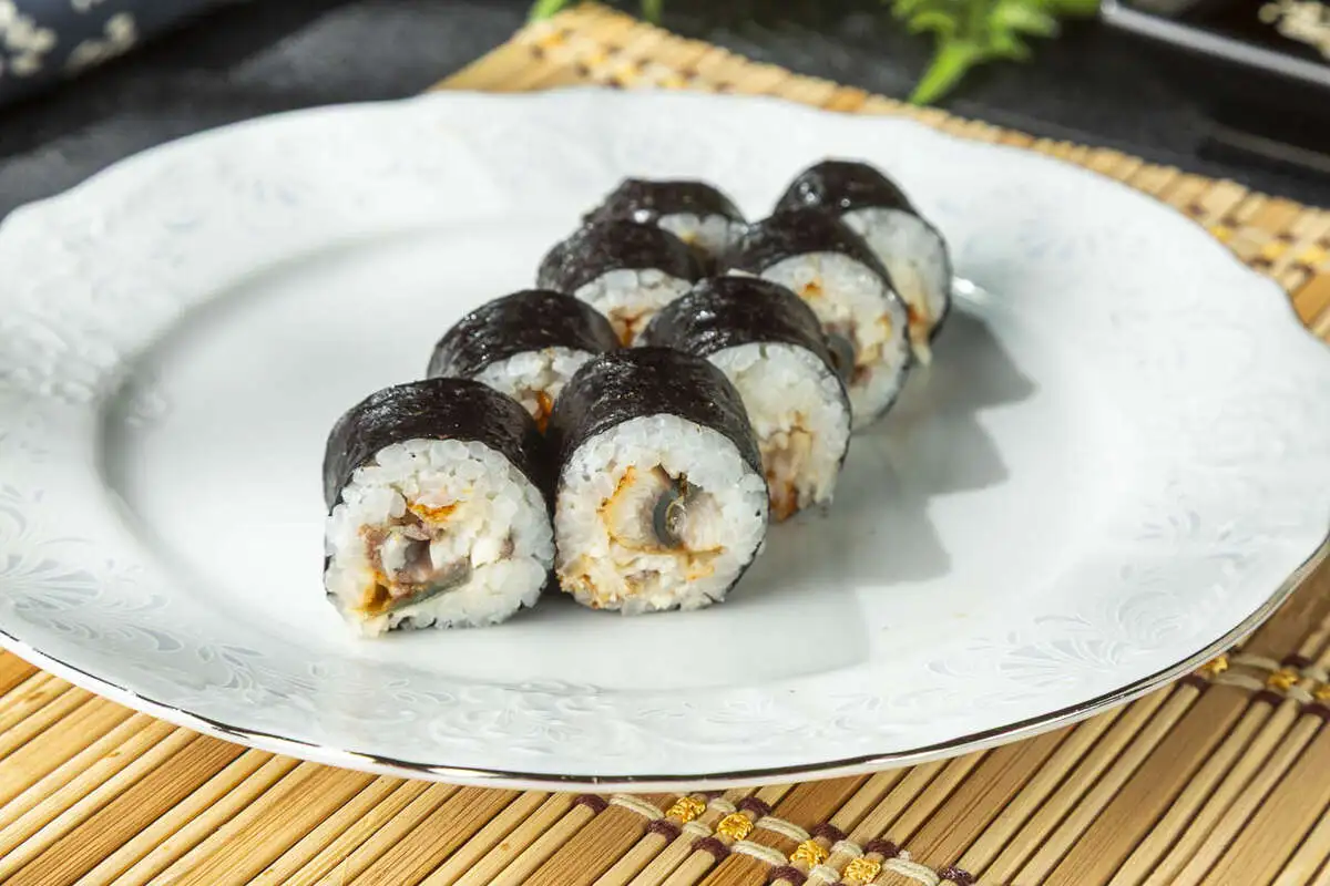 Маки с угрем