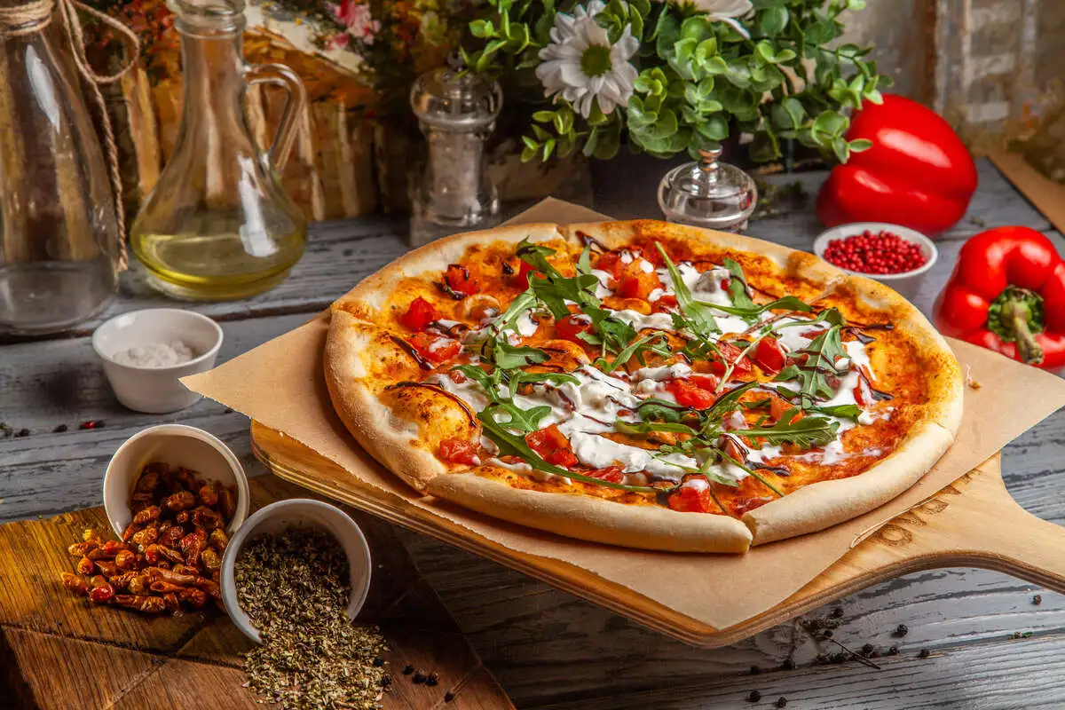 Пицца страчателла с томатами (большая)