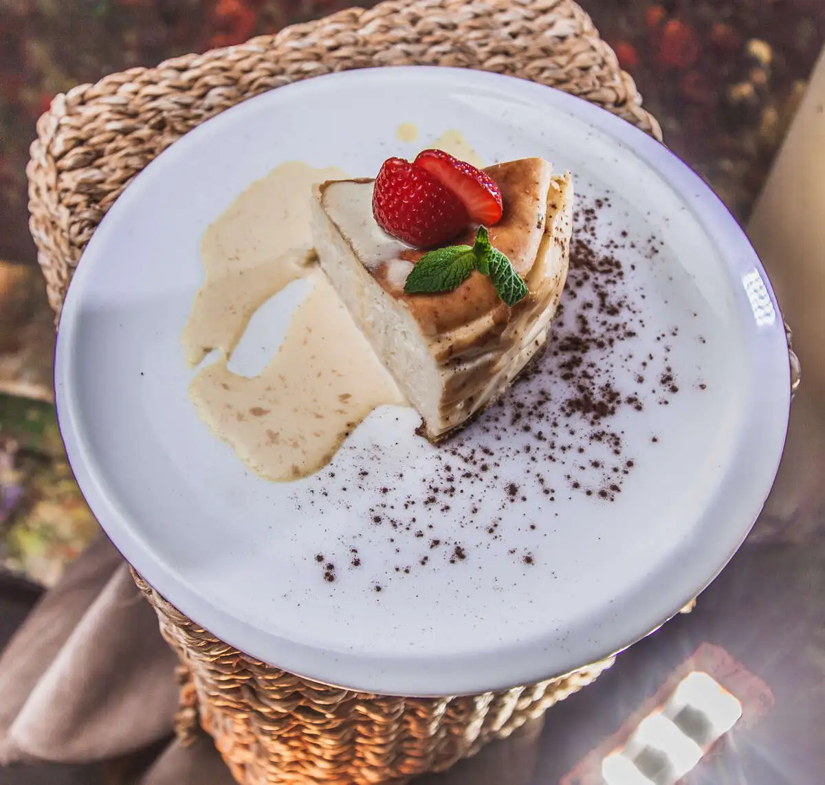 Запеченный чизкейк Сан-Сабастьян с ванильным соусом