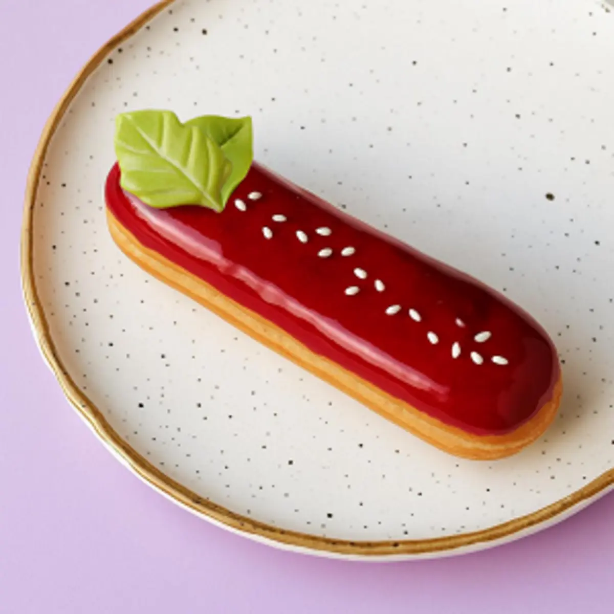 Эклер Клубничный 