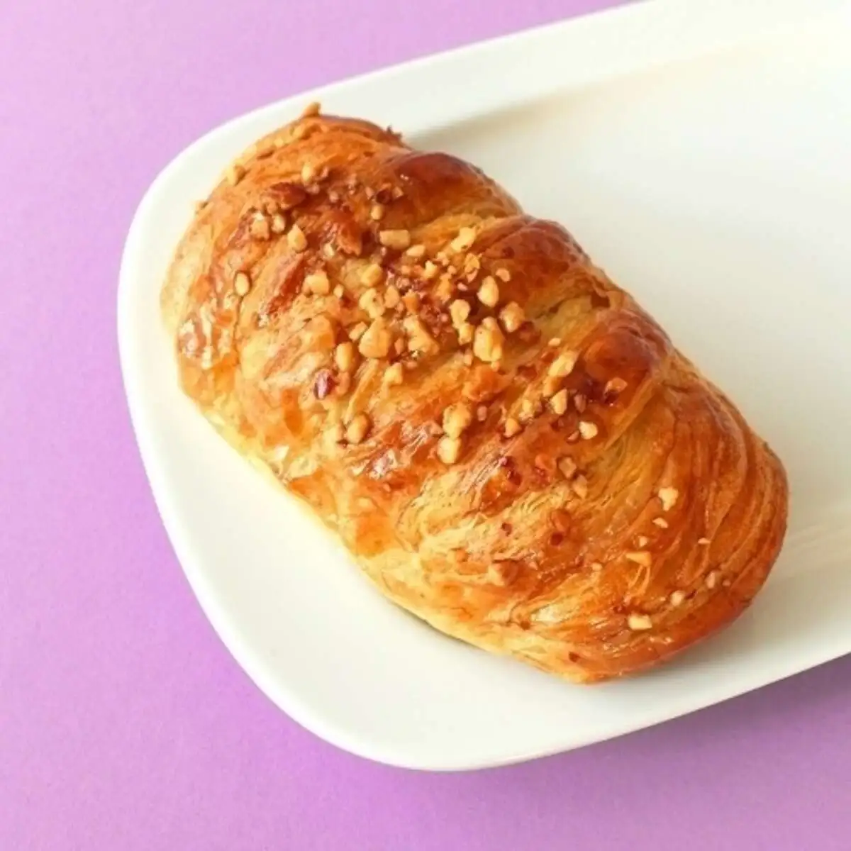 Орехово-карамельная слойка