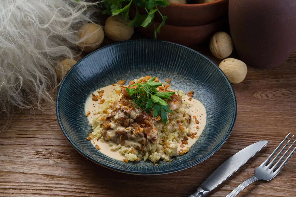 Куриное бедро с булгуром