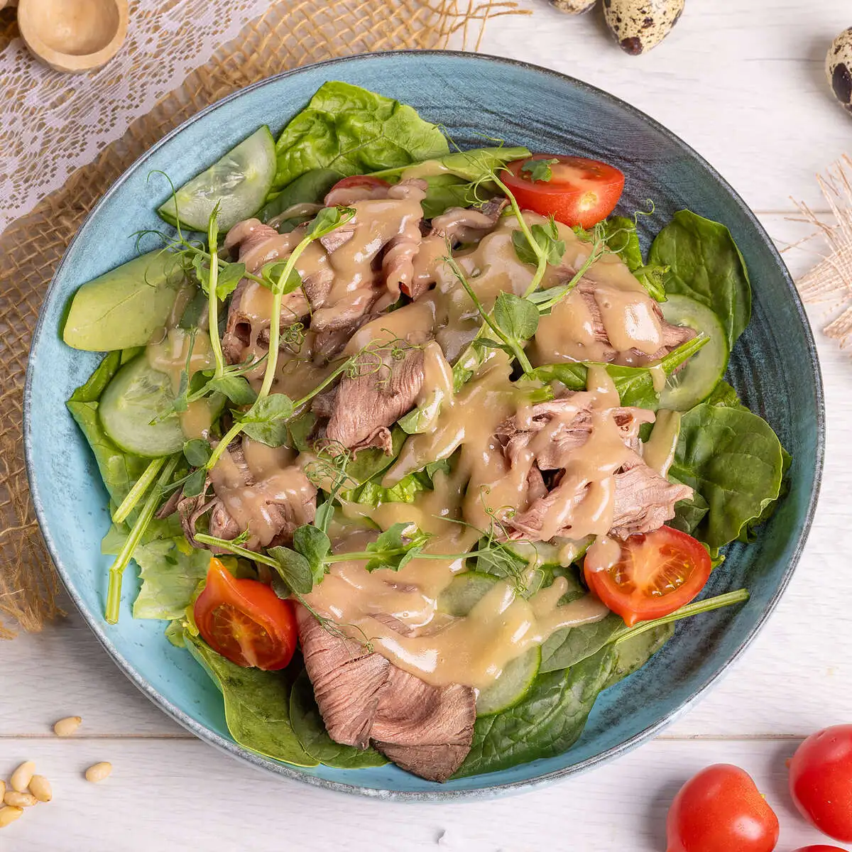 Фирменный салат с ростбифом