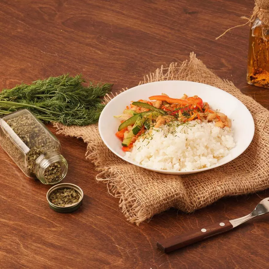 Д-Горячее блюдо "Подлив с курицей и рисом"