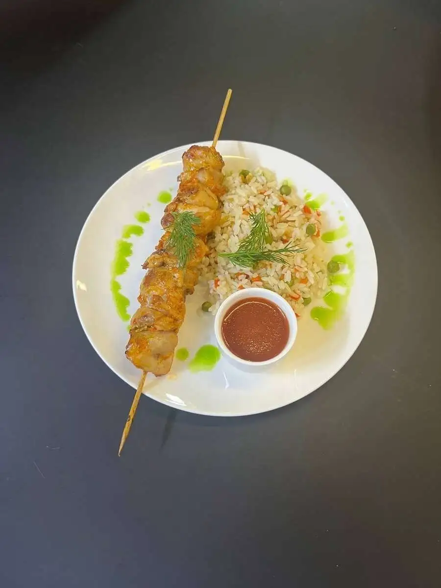БЛ Шашлык из курицы с рисом и овощами