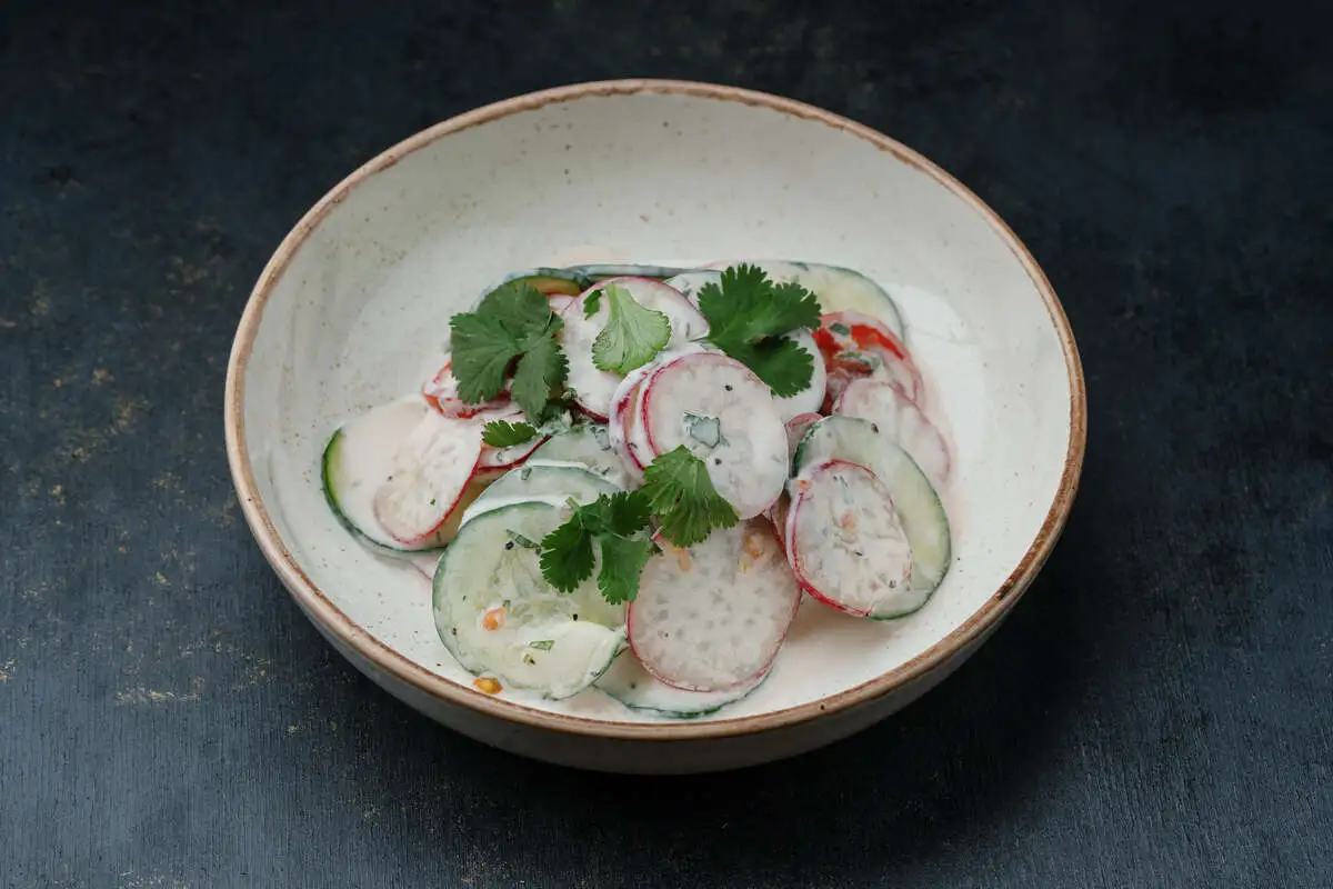 Овощной салат с  греческим йогуртом