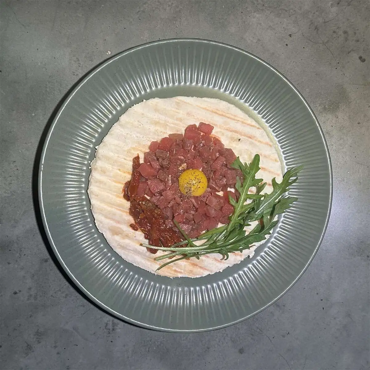 Тако с тартаром из говядины