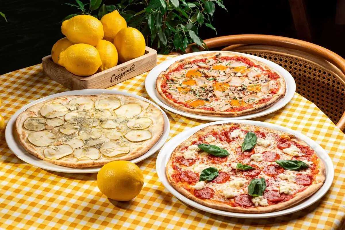 Пепперони / Горгонзола с грушей / С ветчиной и грибами