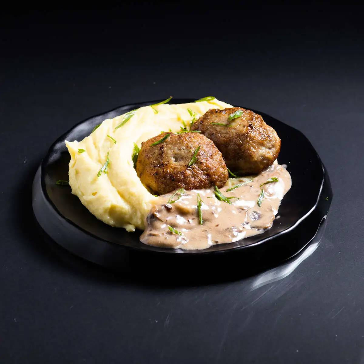 КАРТОФЕЛЬНОЕ ПЮРЕ С ДОМАШНИМИ КОТЛЕТАМИ