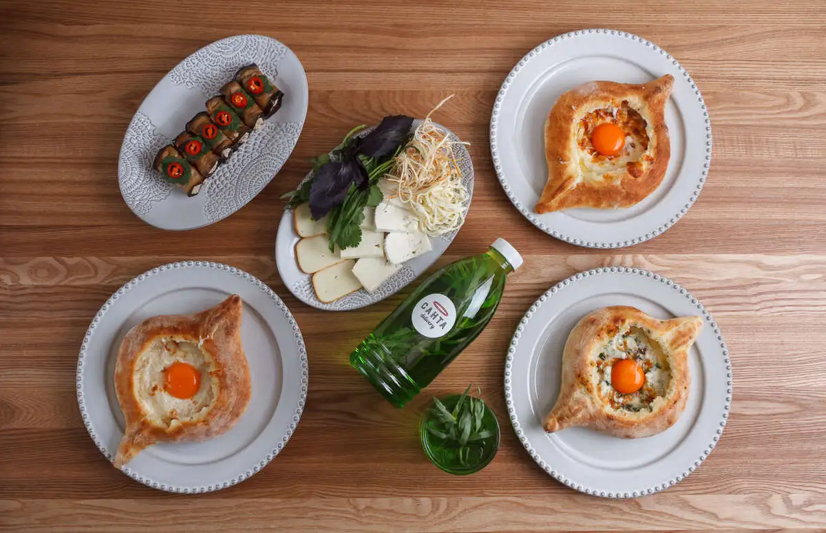 Трое с лодками