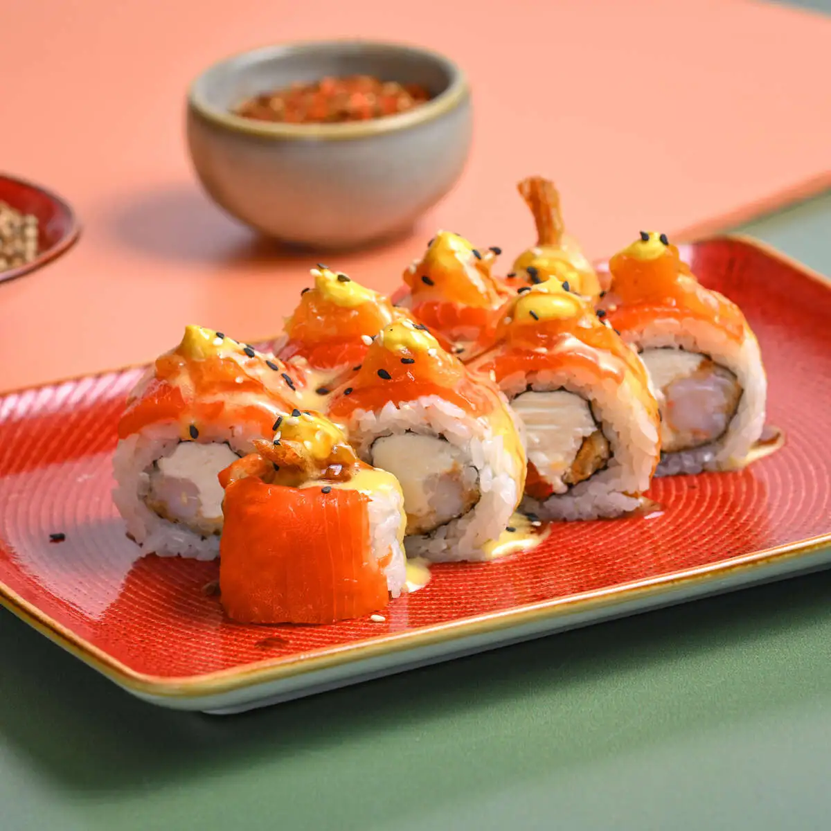 Ролл Лосось манго-чили