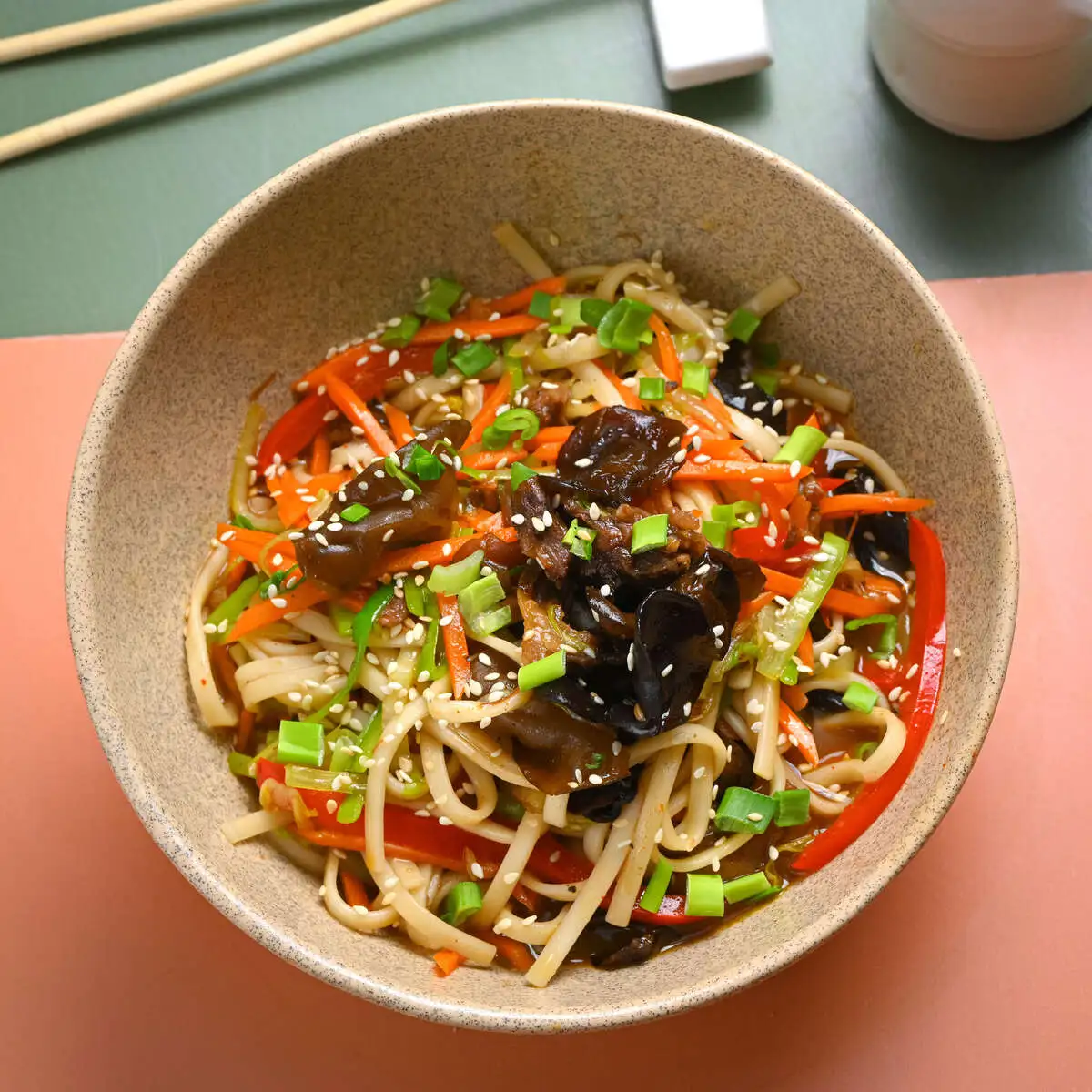 Лапша с говядиной и грибами