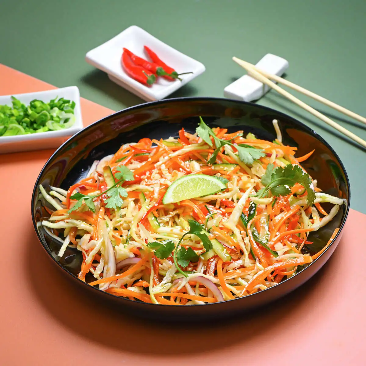 Витаминный китайский салат с курицей