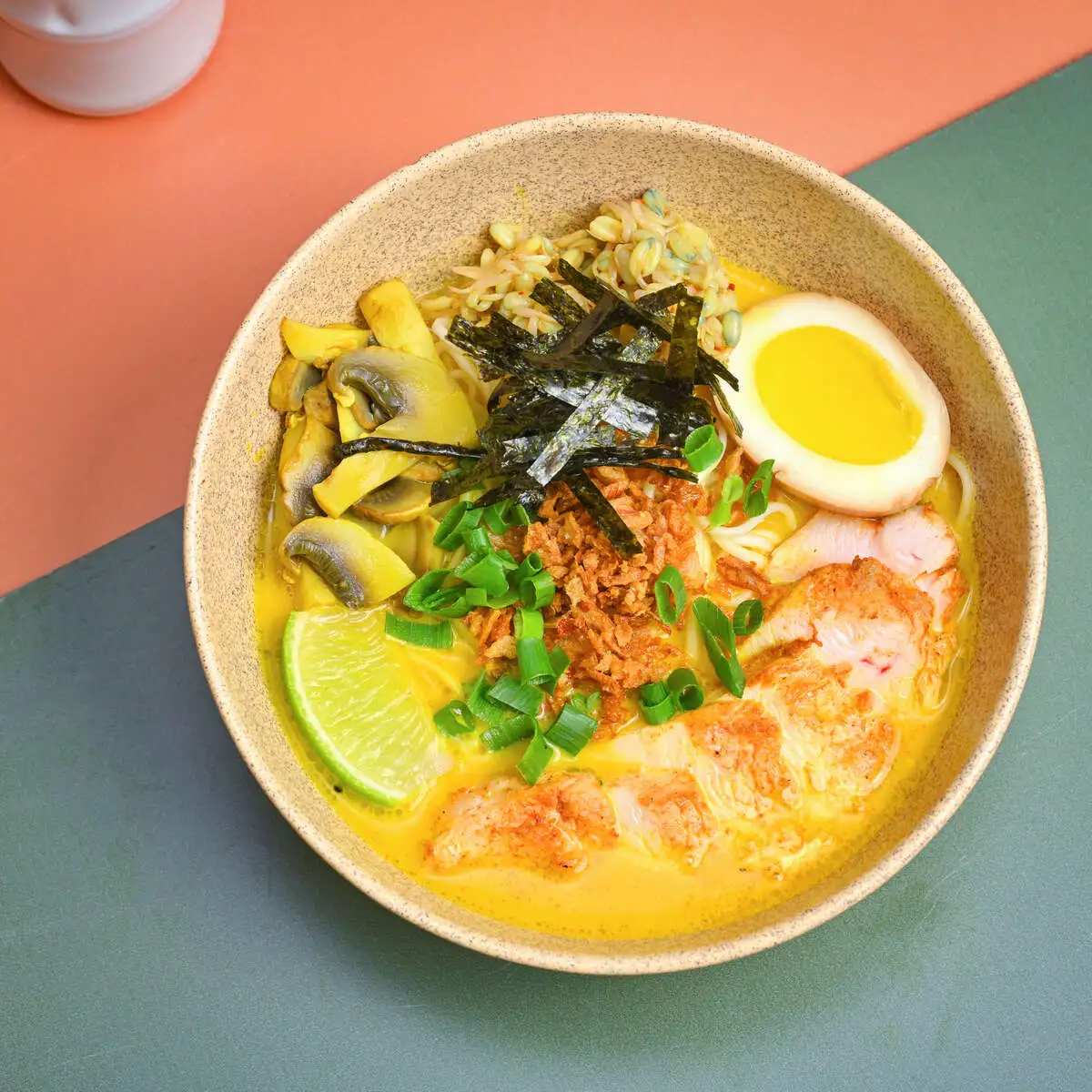 Рамен с курицей сырный