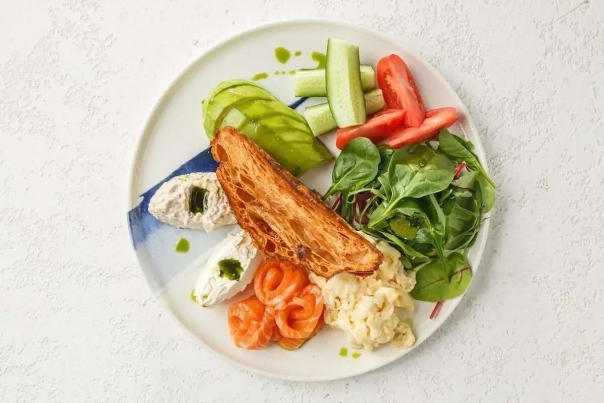 Скрэмбл с лососем