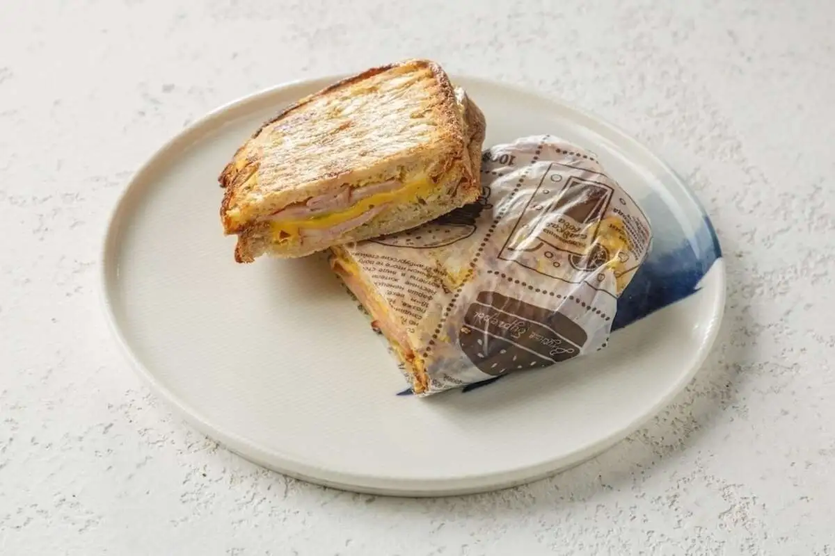 Сендвич с ветчиной и сыром