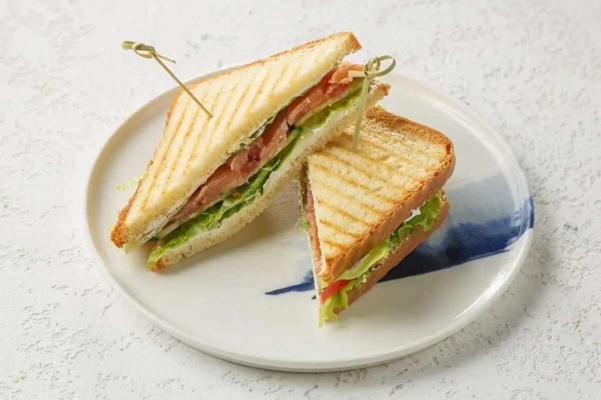 Сендвич с лососем