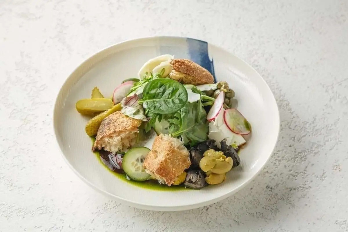 Салат с хумусом 