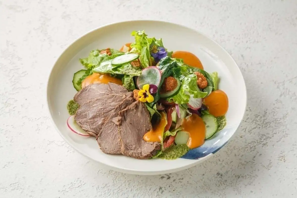 Салат с ростбифом