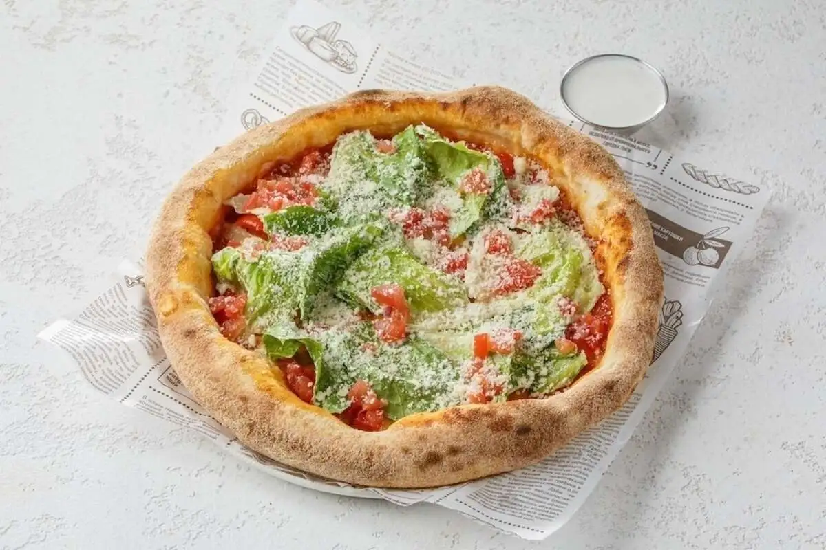 Пицца цезарь с курицей new