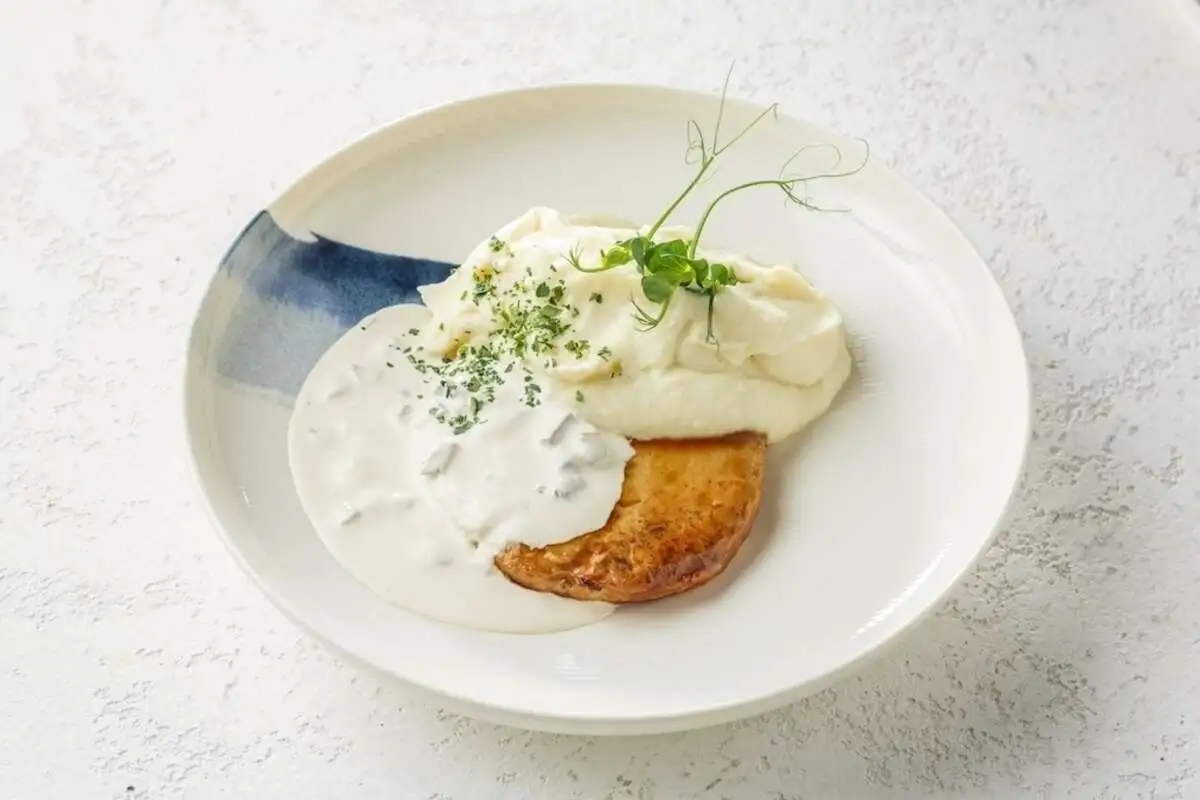 Куриная котлета с грибным соусом