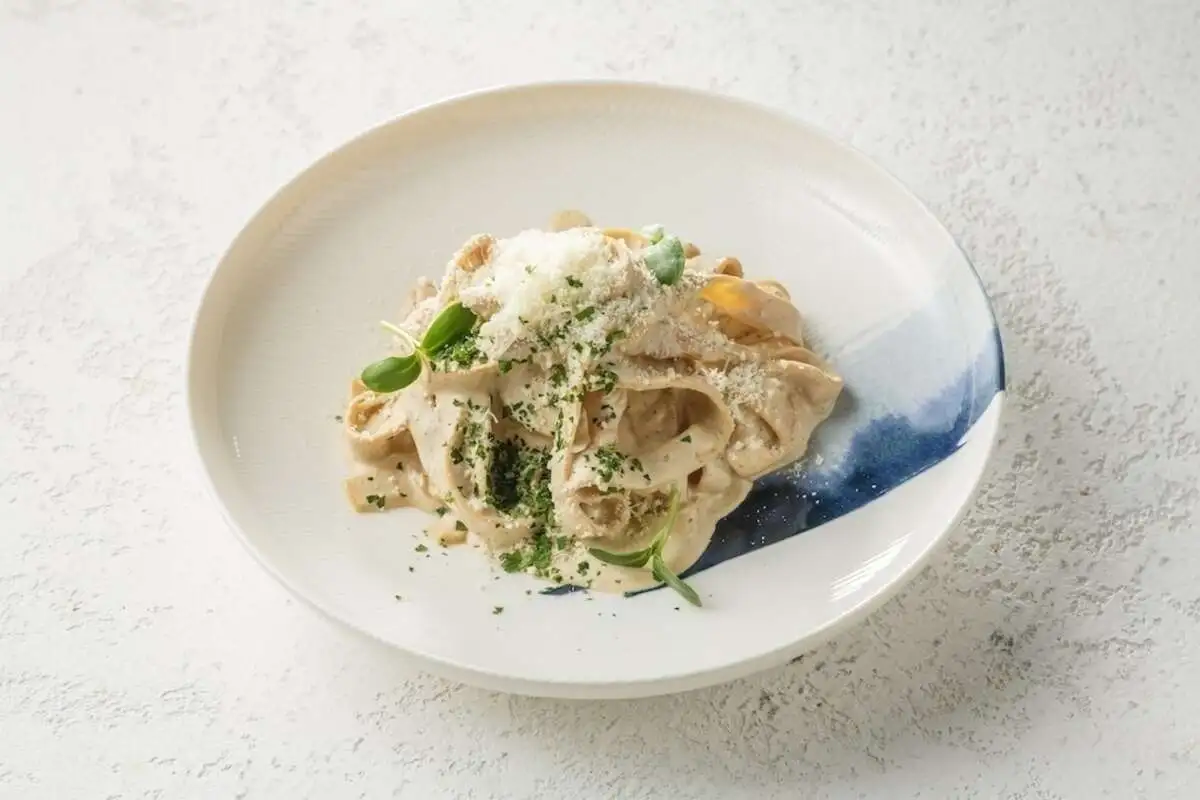 Карбонара с копченым цыпленком