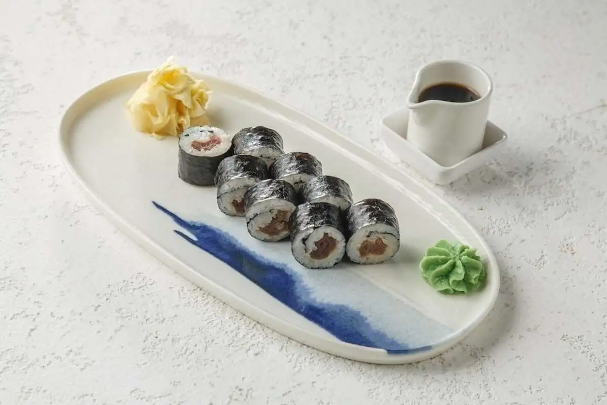 Ролл с тунцом